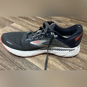 Brooks Adrenaline GTS 22 running shoes